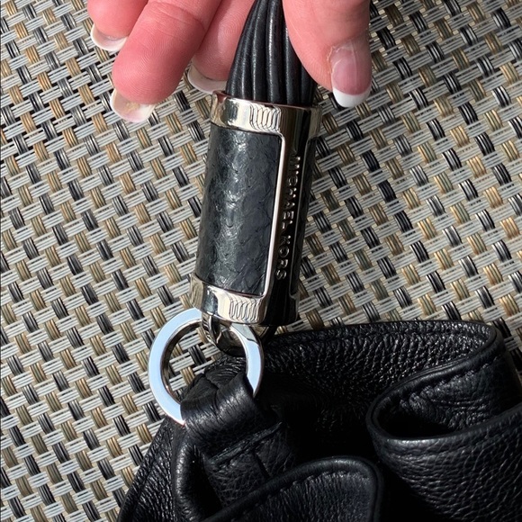 EXCELLENT CONDITION- Michael Kors Black Leather Hobo - Picture 8 of 13